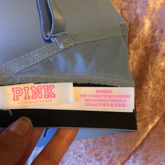 Victoria’s Secret-Wireless push up bra Size-32DD - Picture 2 of 2